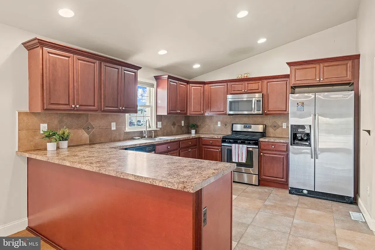 3 bed, 2672 sqft, $3,700 — Photo 3