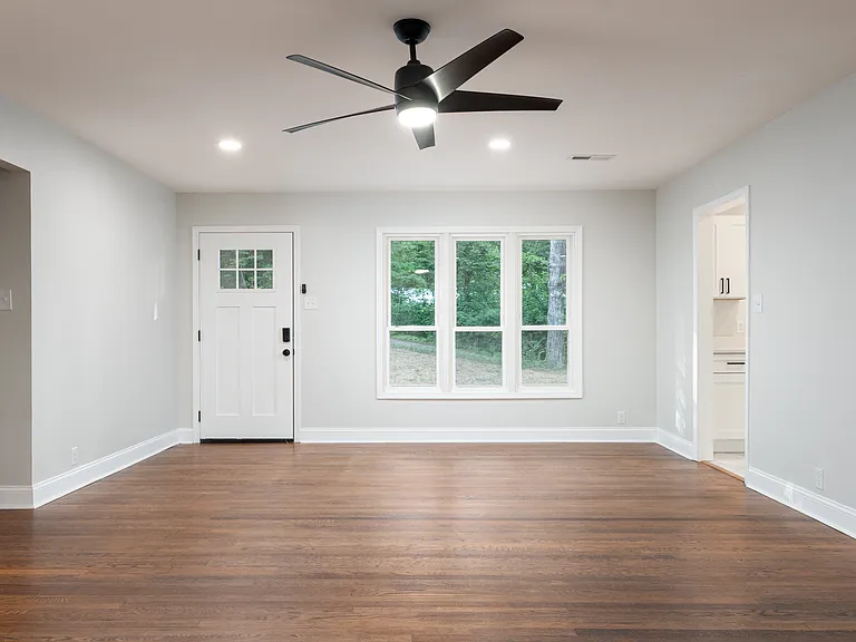 2319 Buena Vista Dr — Photo 4
