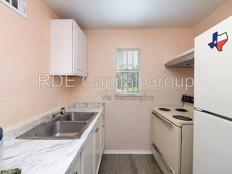 2408 Meyers St #104 — Photo 8