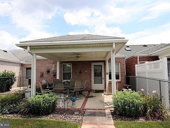 3rd image of 318 Winding Oak Dr