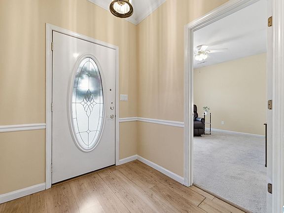 3rd image of 152 Victoria Ln