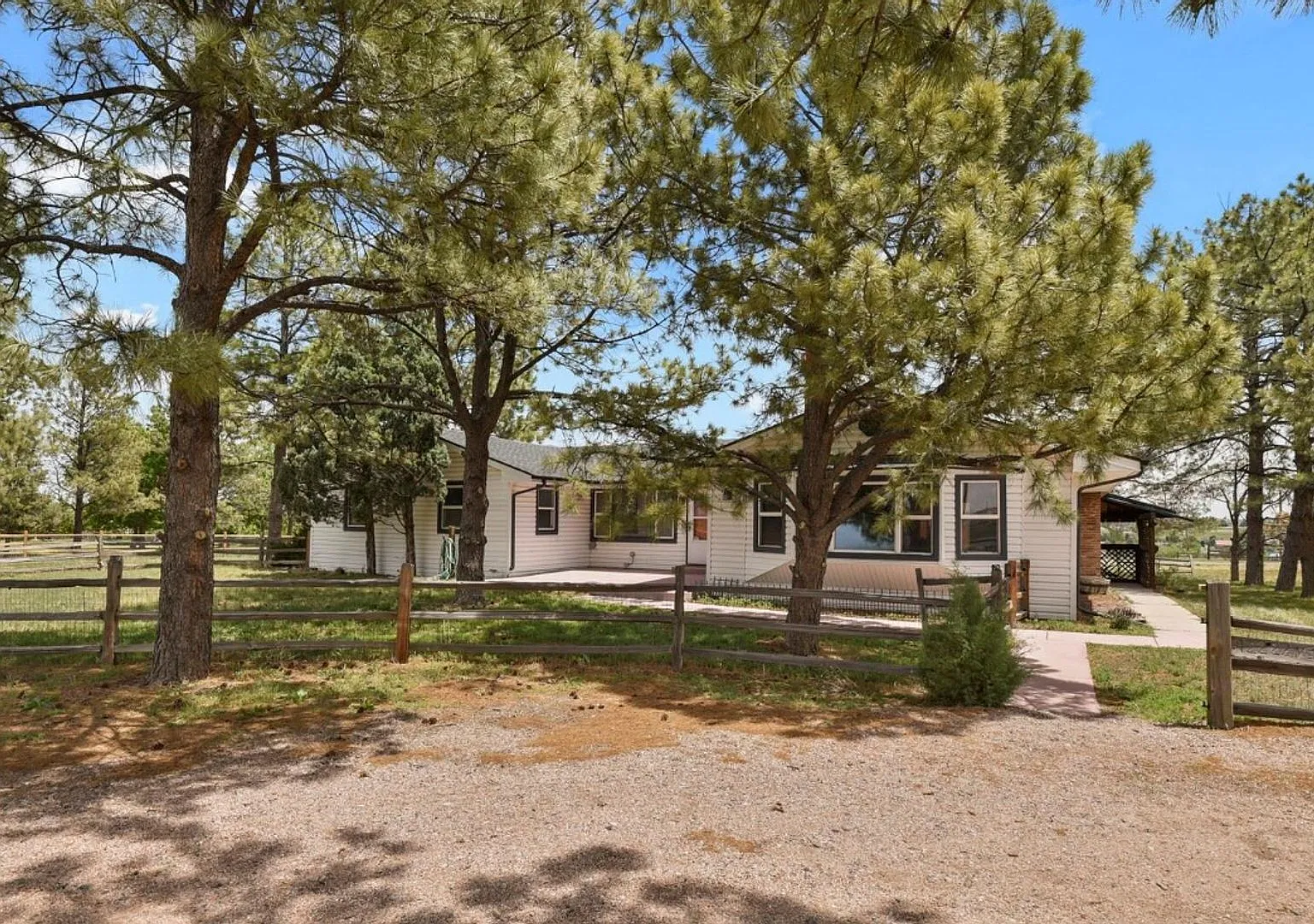 Grand View Estates - 3bd 2ba 2 Acres Lot — Photo 3