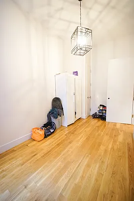 Rented by Manhattan Management LLC | media 6