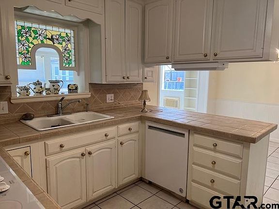 4th image of 216 Arch Davis Rd