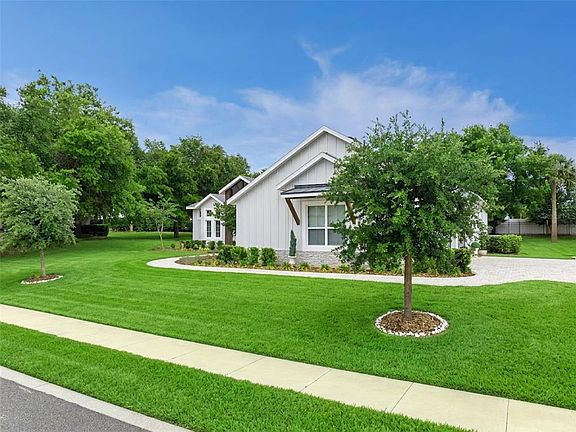 3rd image of 221 Two Lakes Ln