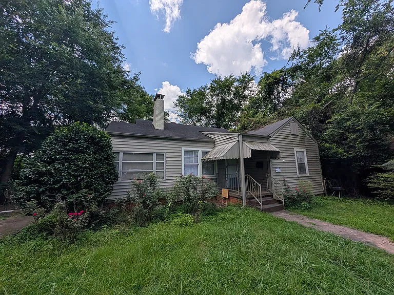917 7th Ave — Photo 3