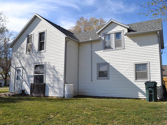 3rd image of 305 E 13th St