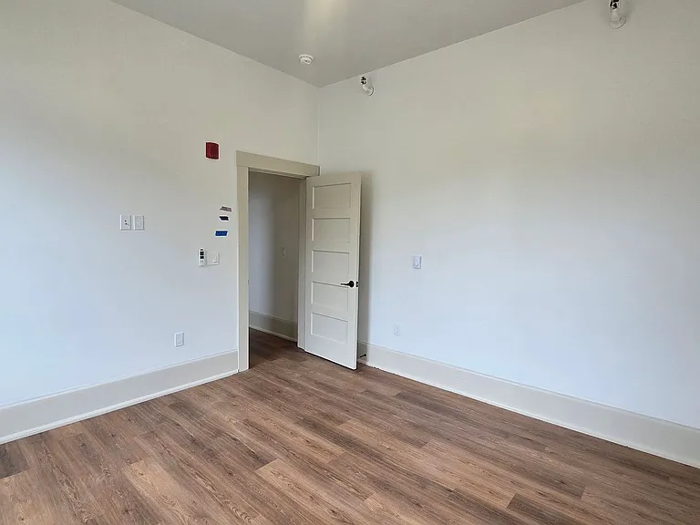 500 B St — Photo 37