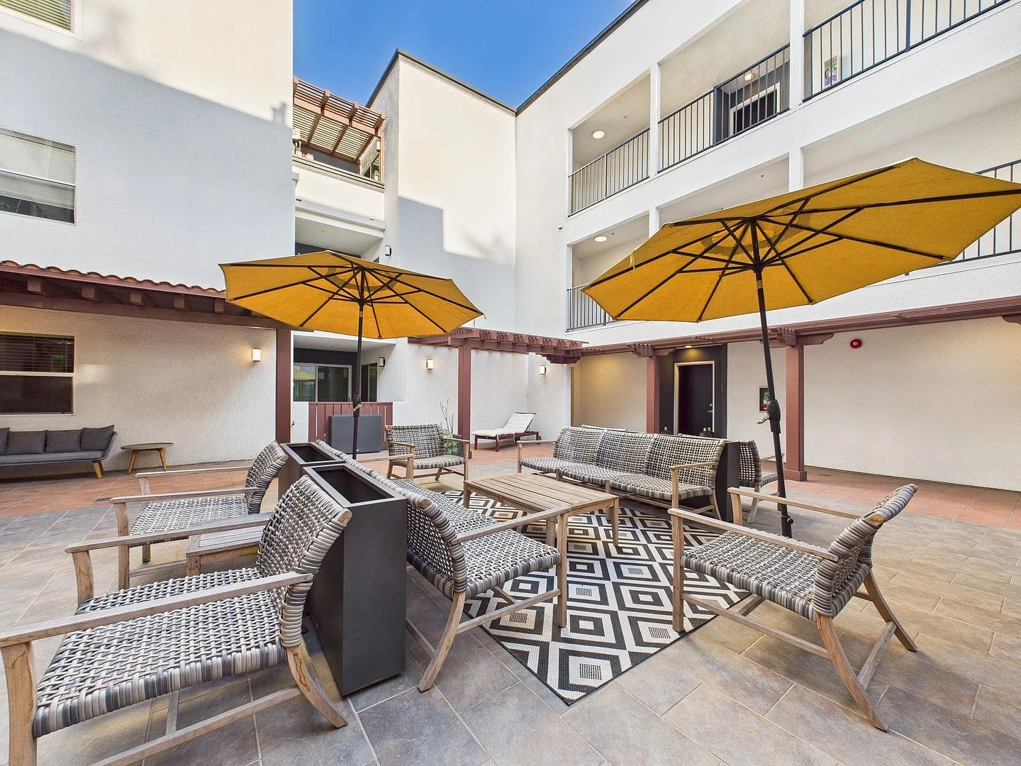 Alur Apartments — Photo 3