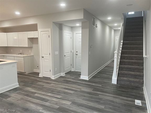 5th image of 1130 Hayes Ave