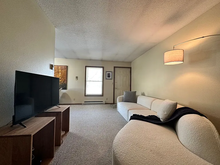 3210 Oak Knoll Dr — Photo 2