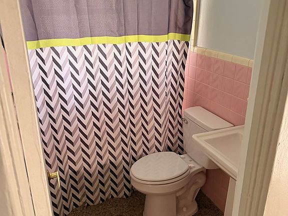 4th image of 602 Josephine St