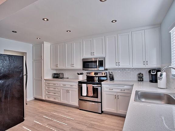 2nd image of 1531 Buena Vis APT B