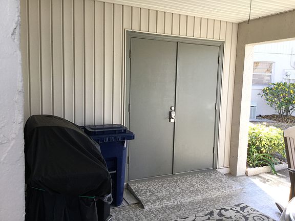2nd image of 116 Glendower Cir