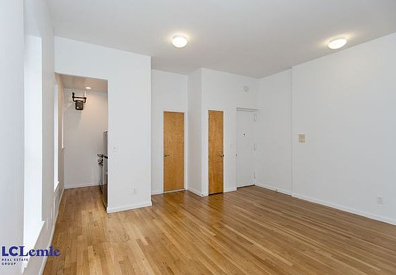 3rd image of 1324 Lexington Ave APT 19