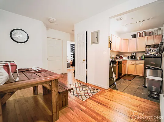 Rented by City Connections Realty | media 31