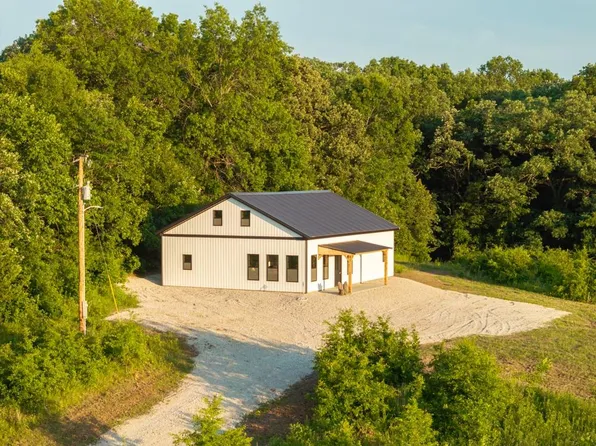 18 NE 100th St, Spickard, MO 64679