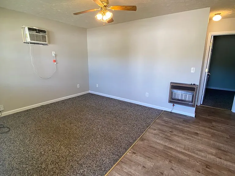 146A College St SE — Photo 5
