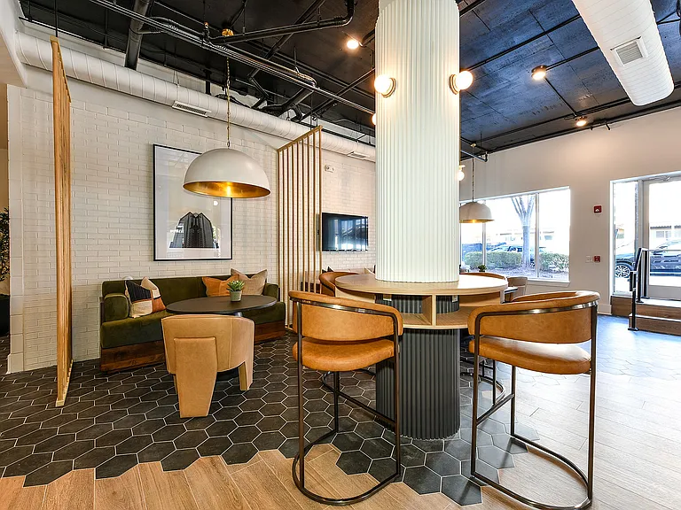 Avana on Main — Photo 23