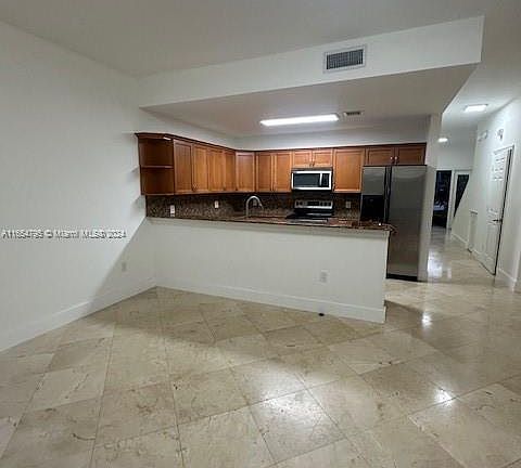 3rd image of 1275 NE 105th St #18