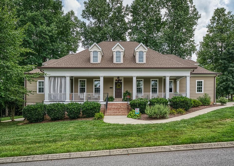 1st image of 303 Enclave Cir