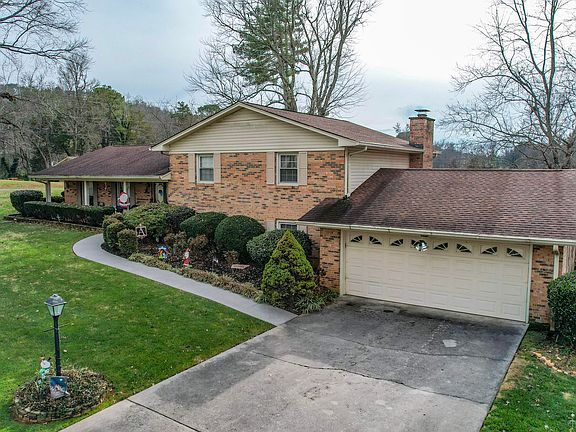 2nd image of 3880 Westview Dr NW
