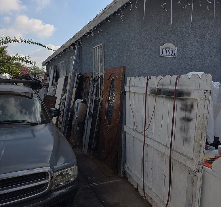 1st image of 10604 Weigand Ave