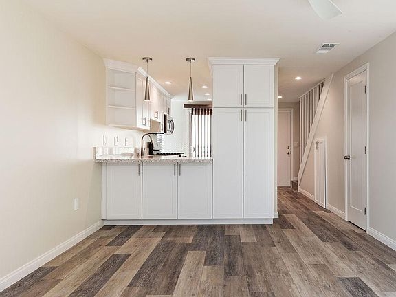 2nd image of 1036 Tourmaline St APT C
