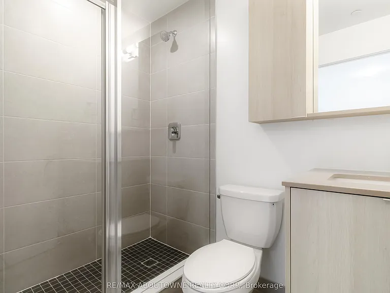 2088 James St #1109 — Photo 21