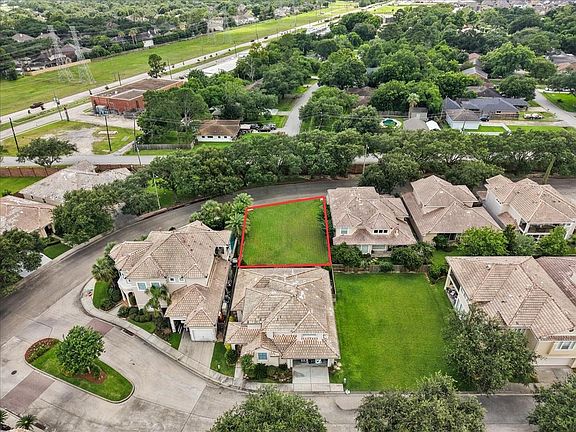 4th image of 403 Waterford Way