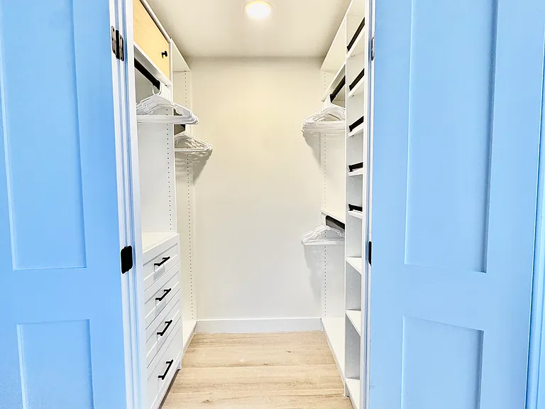 455 NE 25th St #401 — Photo 9