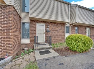 2148 Village West Dr S, Lapeer, MI