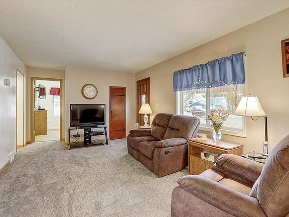 3rd image of 7057 Lakeview Dr