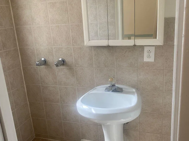 136 S Clark Dr #8 — Photo 12