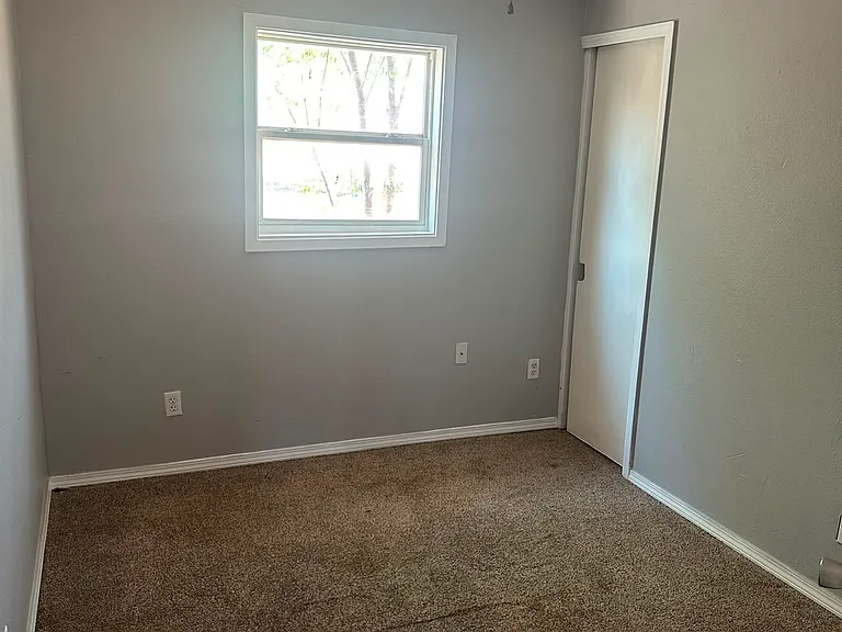 302 Almond Ave — Photo 3