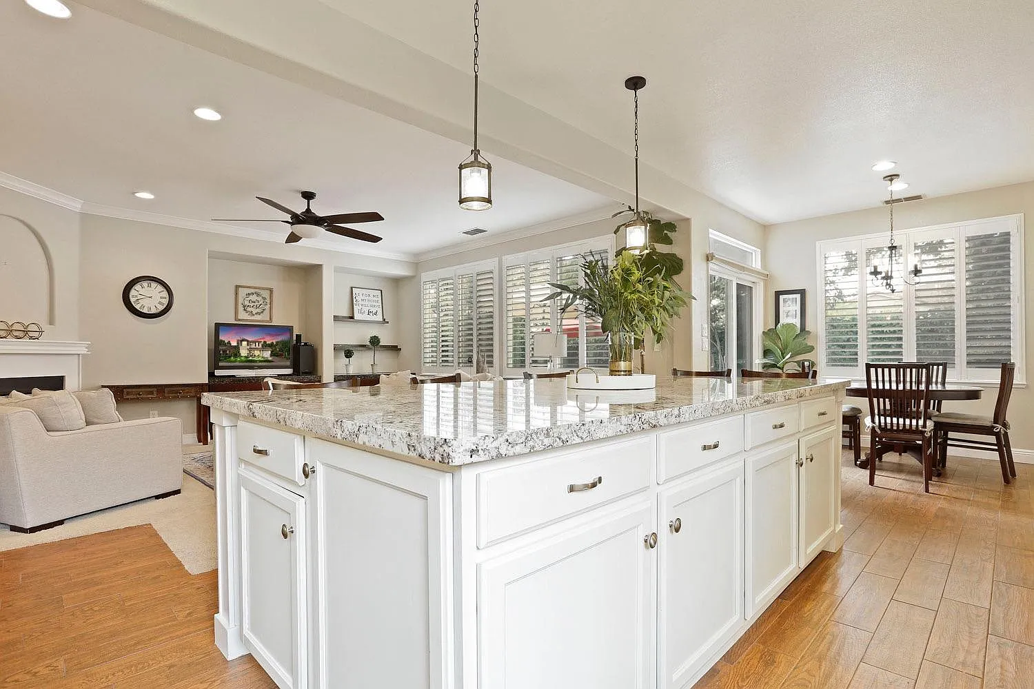 6323 Riverbank Cir photo 1