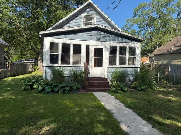 2921 7th St, Muskegon Heights, MI 49444