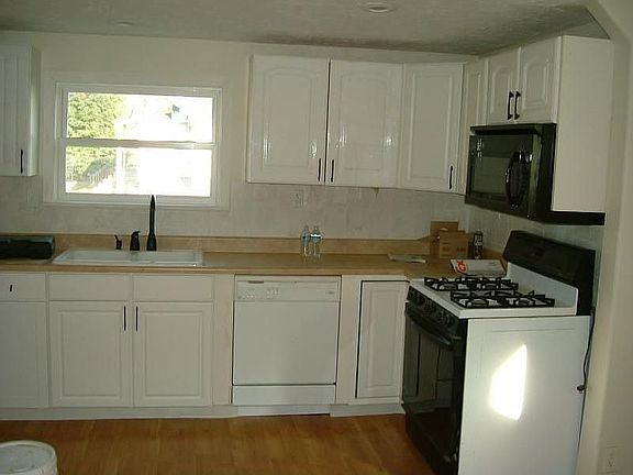 2nd image of 142 W Lincoln Ave
