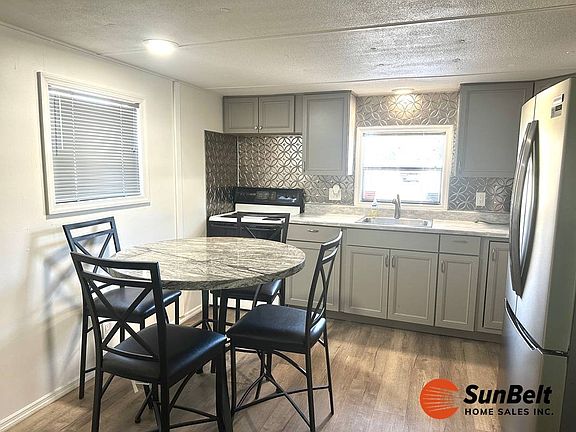 5th image of 935 Mark Rd