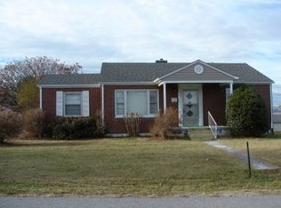 111 Longview Dr, Christiansburg, VA 24073