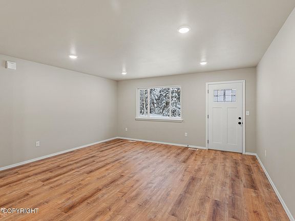 3rd image of 1007 Skyler Ln