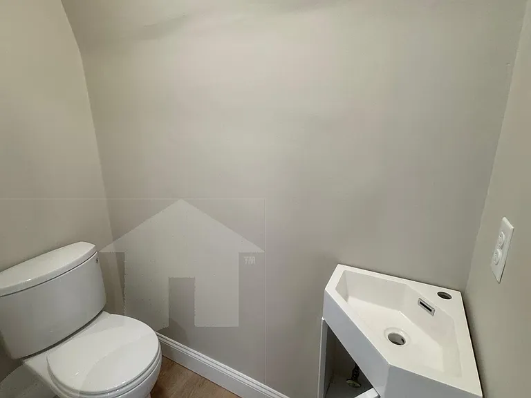 72 Washington St #2 — Photo 8