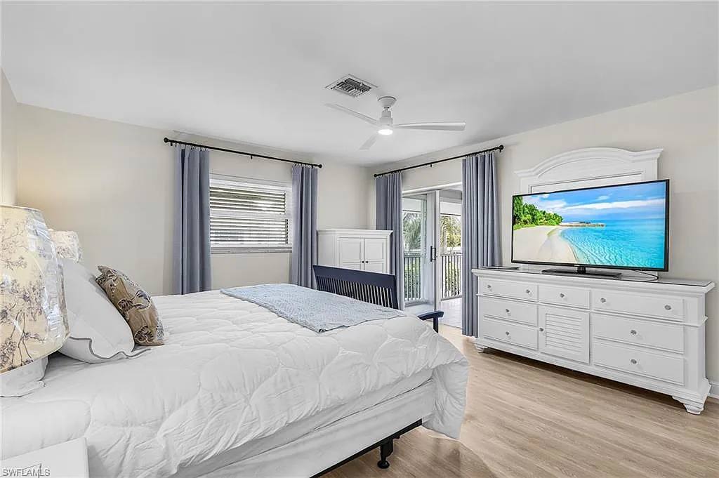 2 bed, 2.0 bath, 1195 sqft, $5,500 — Photo 4