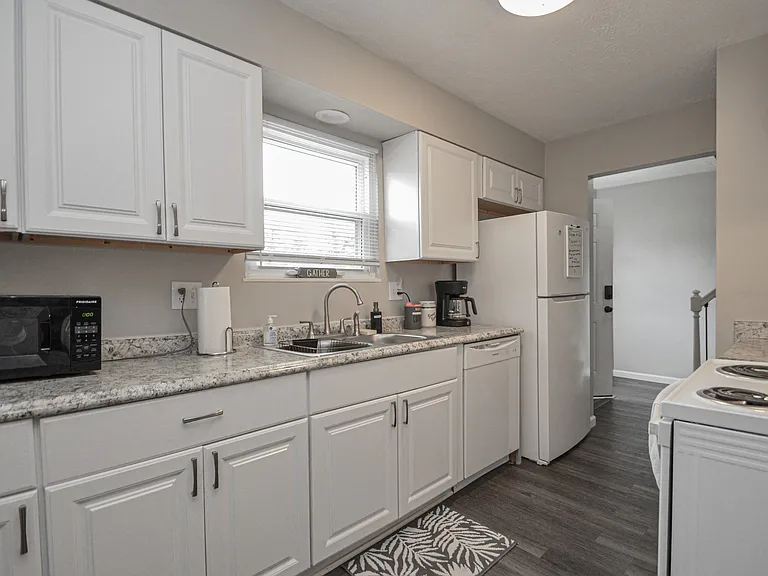 453 Silverlake Ave #453 — Photo 9