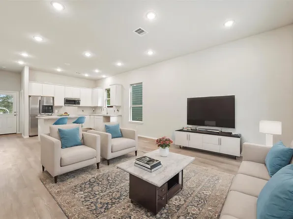 9996 Elder St, Willis, TX 77318