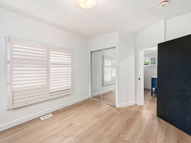 1326 Commissioners Rd W — Photo 18