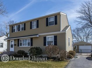 31 Soloff Rd, Massapequa, NY 11758