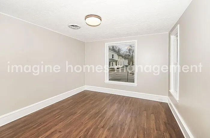 2 bed, 1.0 bath, 1300 sqft, $2,285 — Photo 4