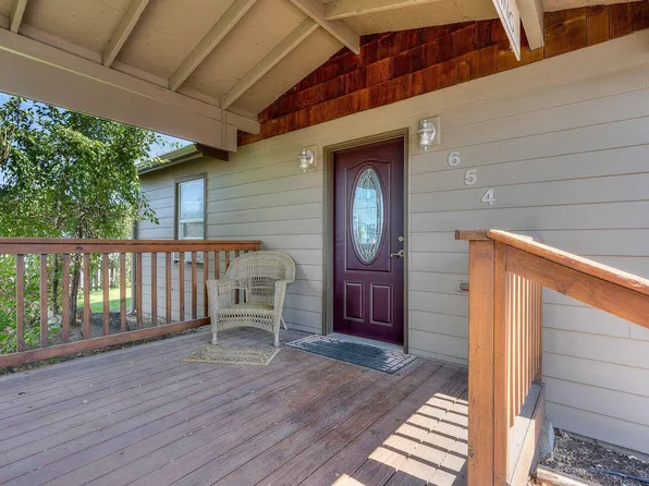654 NW 4th St, Redmond, OR 97756