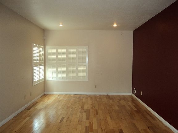 2nd image of 2516 Manzana Way